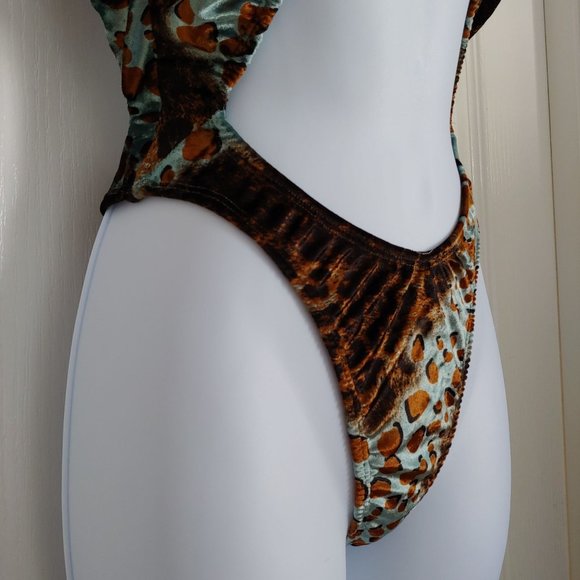 Magic Bikini Leopard Velvet One Piece Suit - Picture 7 of 12
